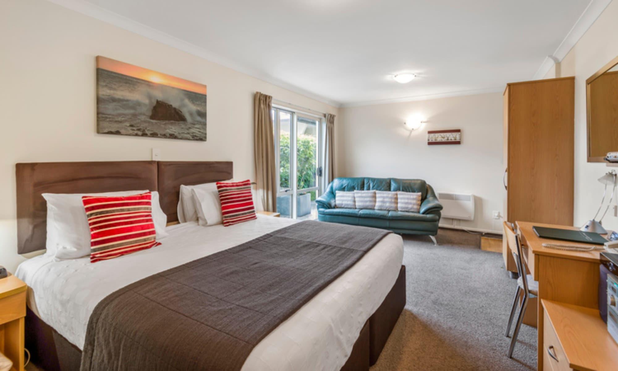 Colombo In The City Christchurch Exterior photo A typical bedroom at the hotel