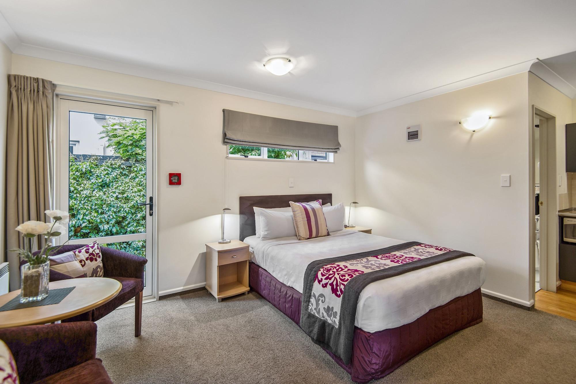 Colombo In The City Christchurch Exterior photo A typical hotel room