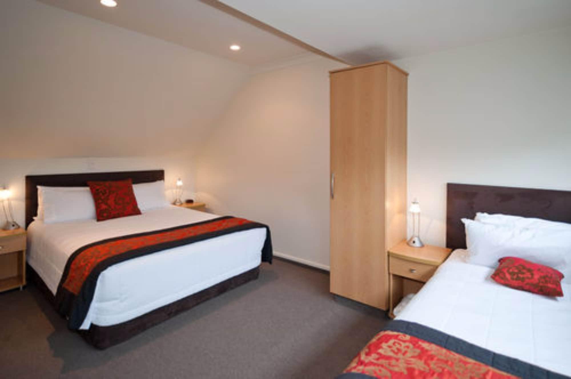 Colombo In The City Christchurch Exterior photo A typical hotel room