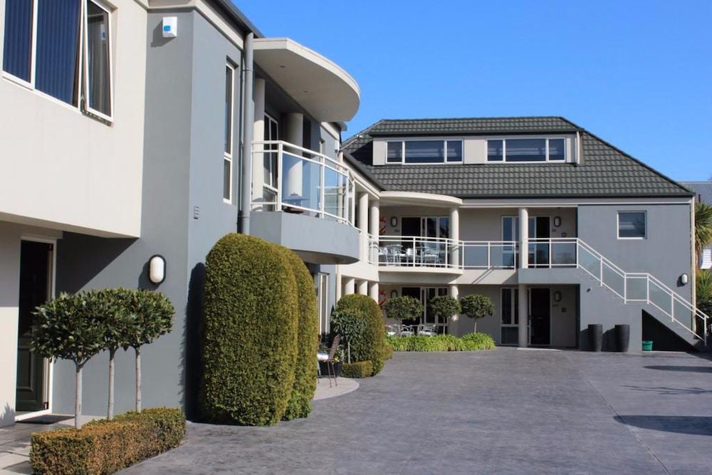 Colombo In The City Christchurch Exterior photo The school's main building